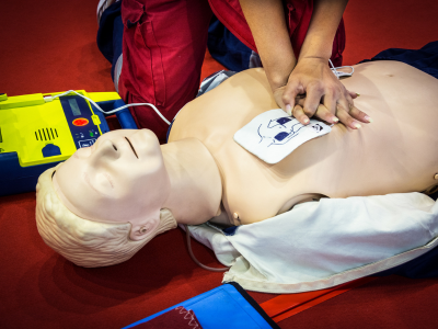 Healthcare professionals actively participating in a realistic ACLS simulation, enhancing their emergency response skills.